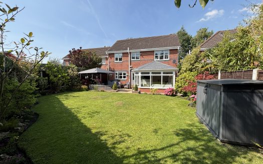 Foxglove Avenue, L40