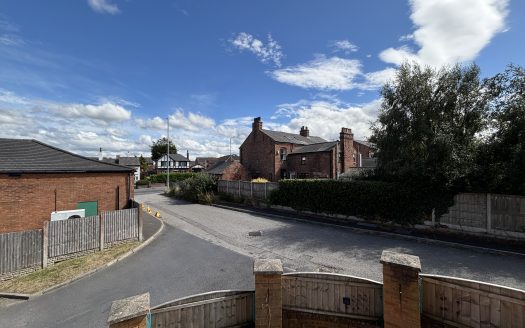 5 The Quays, L40