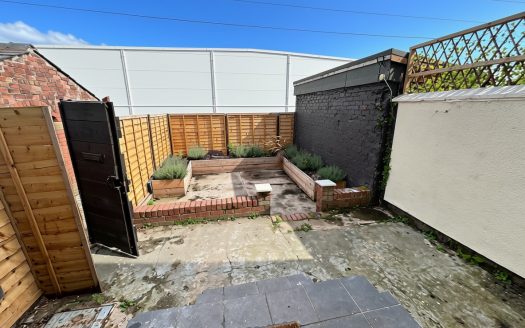 Mart Lane, L40